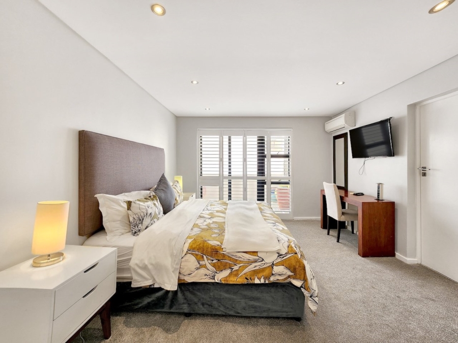 To Let 7 Bedroom Property for Rent in Camps Bay Western Cape